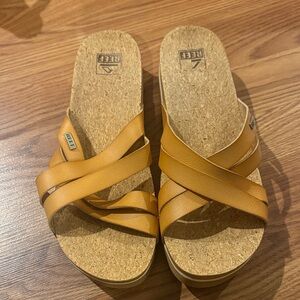 Reef Women's Brown Cross-Strap Sandals